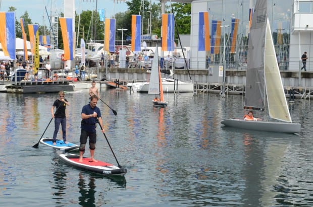 Kostenloses Mitmachprogramm: Beim ULTRAMARIN-Hafenfest am 4. und 5. Juli dürfen die Besucher der Marina in Kressbronn-Gohren auch kostenlos Ein-Mann-Segler und das Stand-Up-Paddeling aus-probieren.